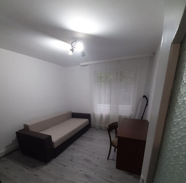 Închiriez apartament 2camere, decomandat, etaj 1, Argeșului, 300m UMF