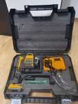 Nivela laser Dewalt cu 2 acumulatori 12V si 2Ah linii verzi unghi 360°