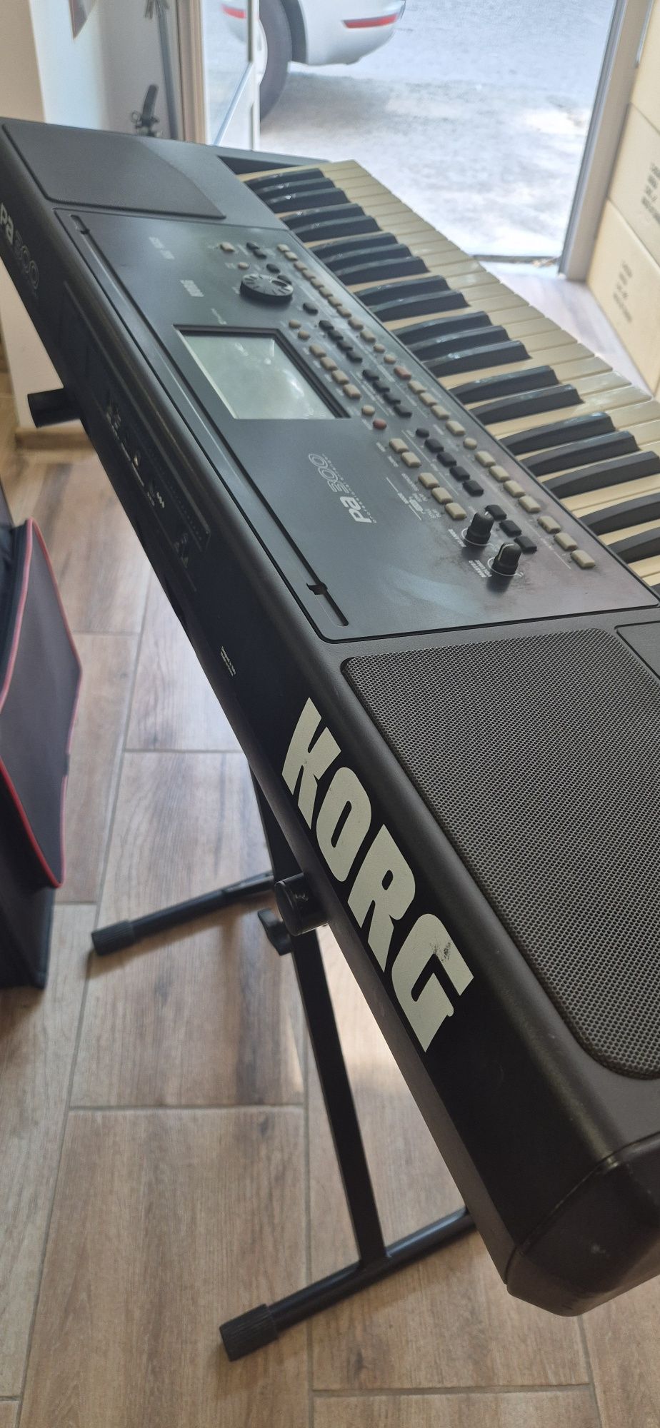 Korg Pa 300  Корг Па 300