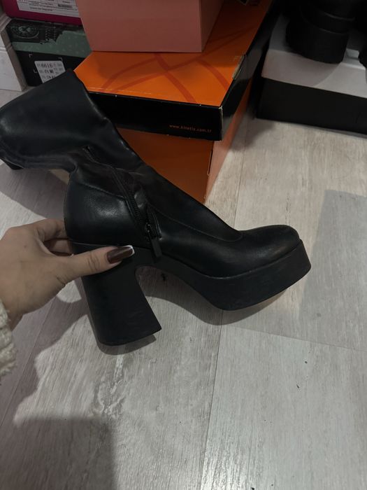 ботинки на каблуках