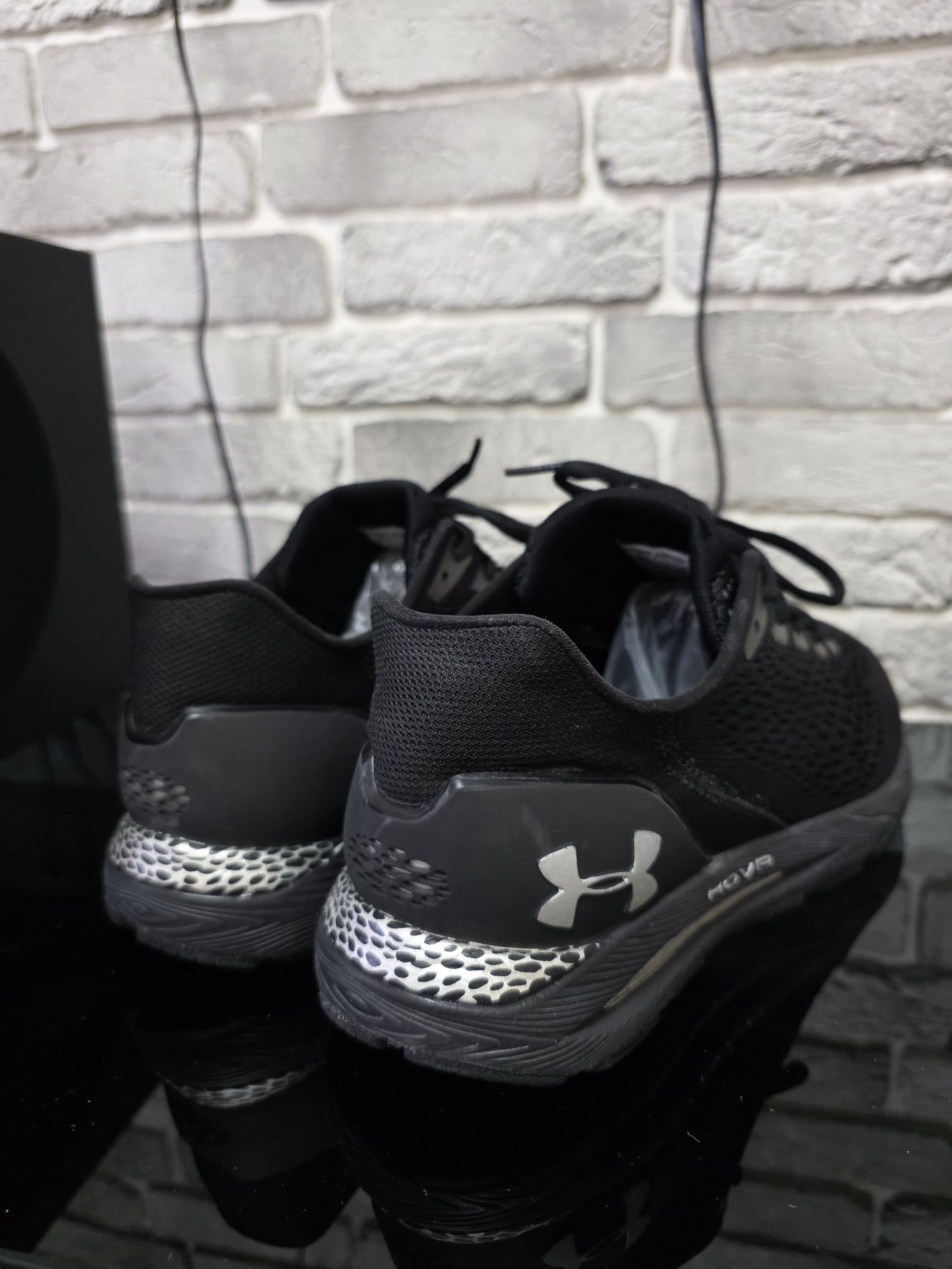 кроссы Under armour HOVR