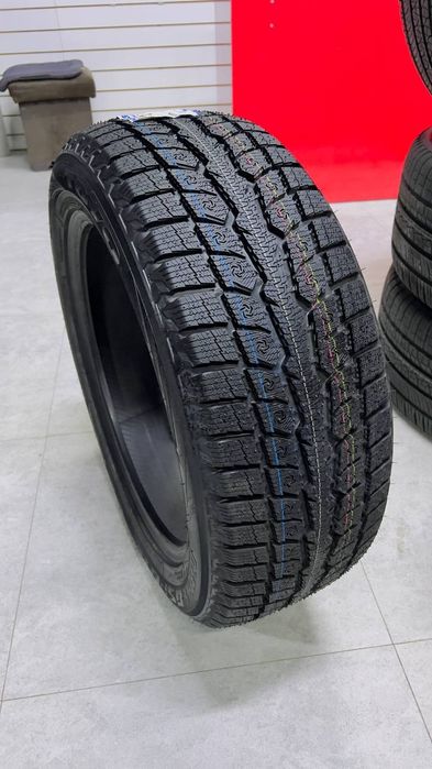 Toyo Tires 
Observe GSI-6LS
235.55.R19 
Made i
Obser