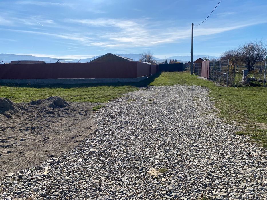 Teren 725 mp deschidere 15 m utilități