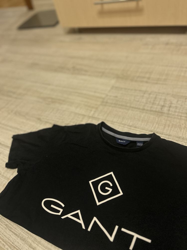 Продавам тениска на Gant