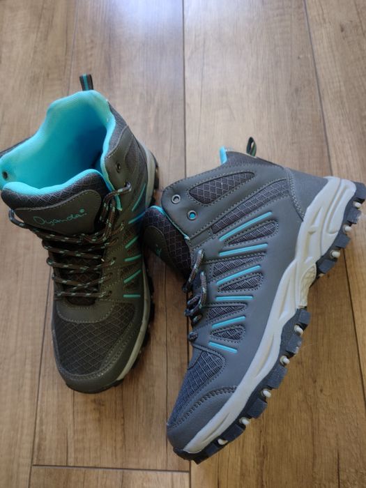 Дамски спортни обувки