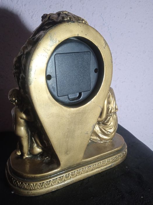 Настольные часы.