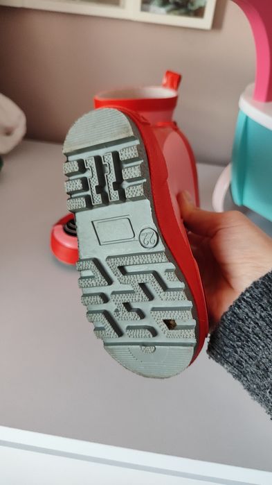 Много сладки гумени ботушки,чистонови