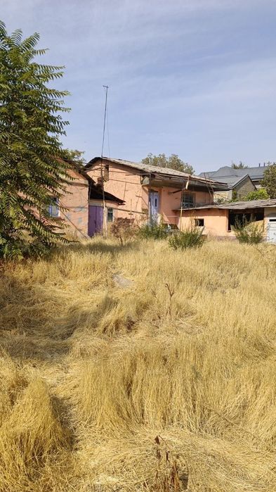 Продаю землю Мирзоулугбекский район центр Луначарского 17 соток.