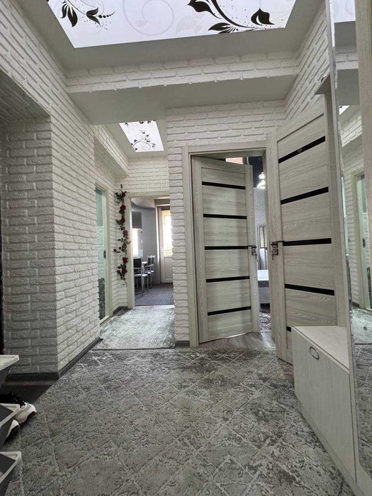 Сдаю квартиру
Новостройка в Чиланзаре
2/5/12
55 м2
Ал-Хорезми круг