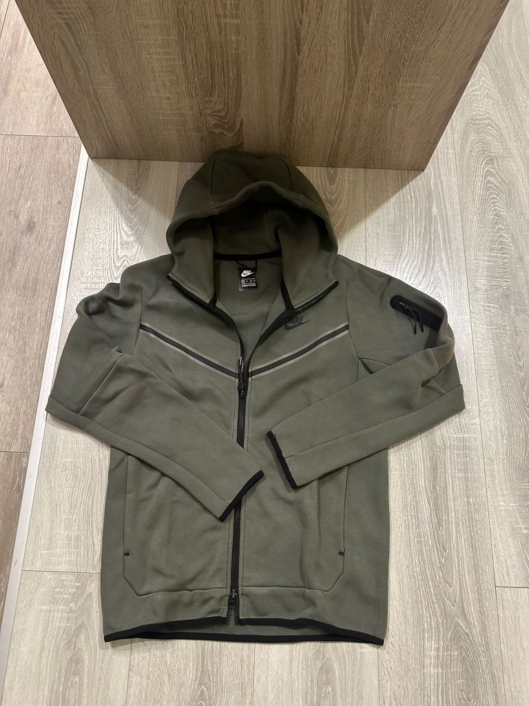 Tech Fleece army green