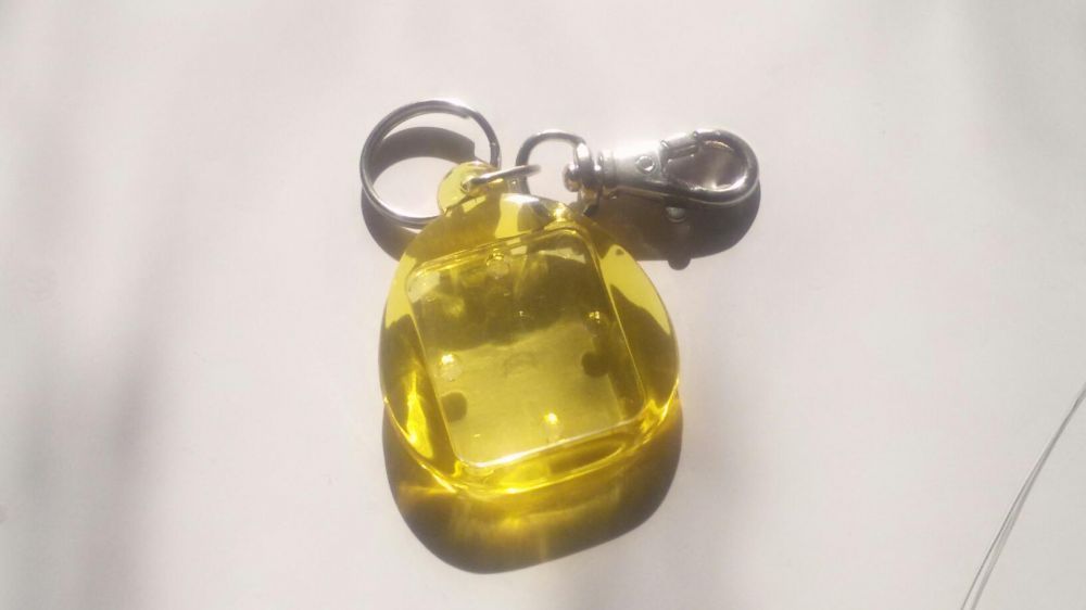 Декоративный двухсторон брелок ключей. Открыв отсек для фото 3*3,5см