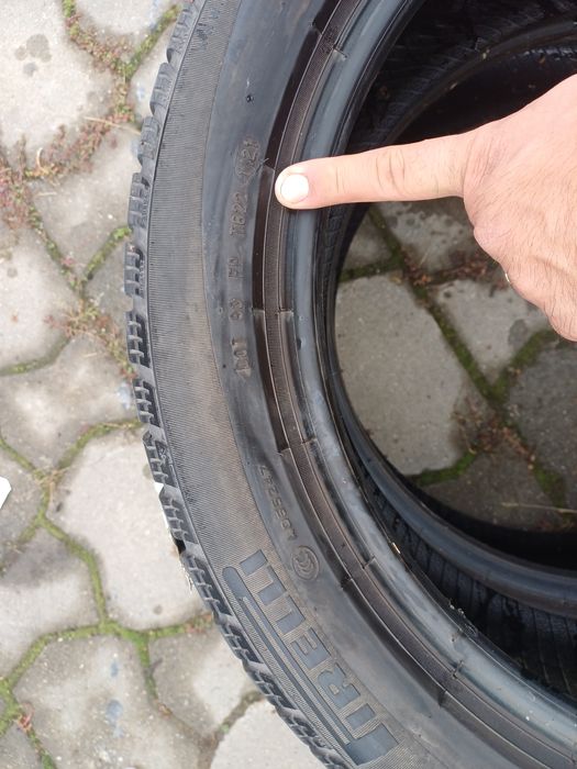 De vânzare anvelope iarna pirelli 195 55 17 și semperit 215 65 16