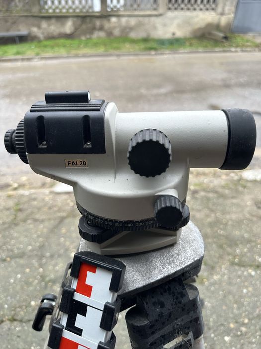 Оптичен нивелир с Тринога и Лата модел FAL20
