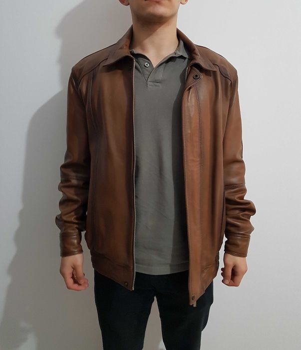 Vand haina de piele barbateasca