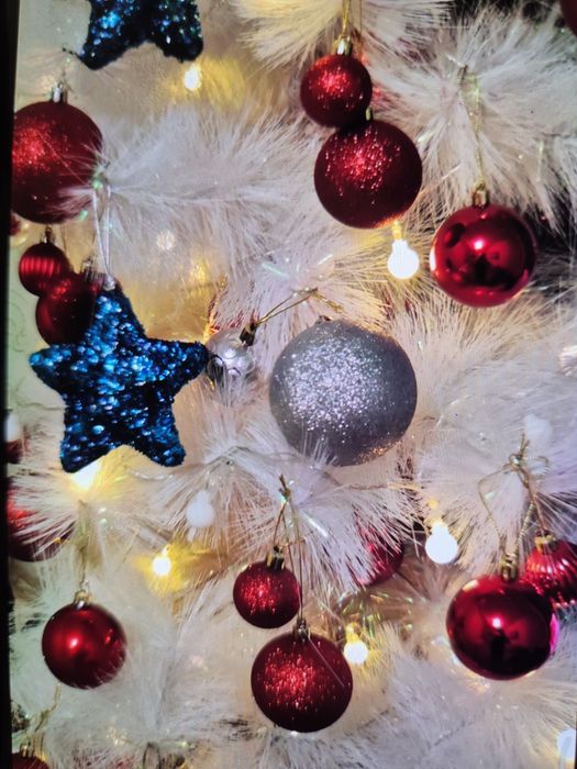 Продается елка очень красивая