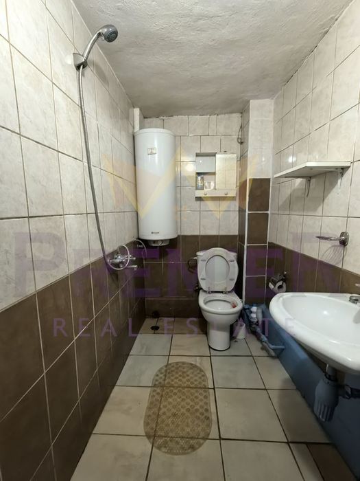 Едностаен апартамент, Погреби