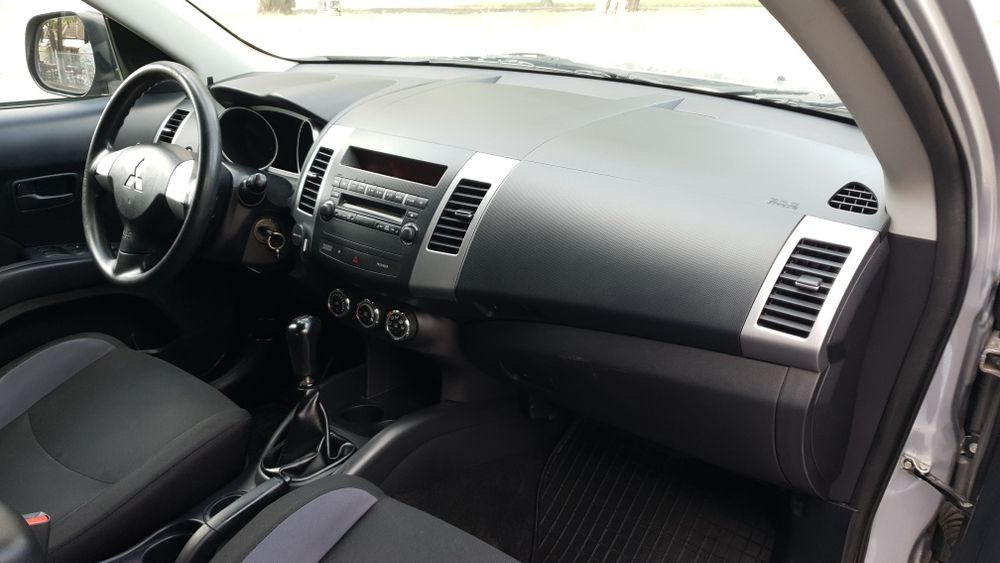 Mitsubishi Outlander 2.0 benzina ,140 cp ,An 2011 !