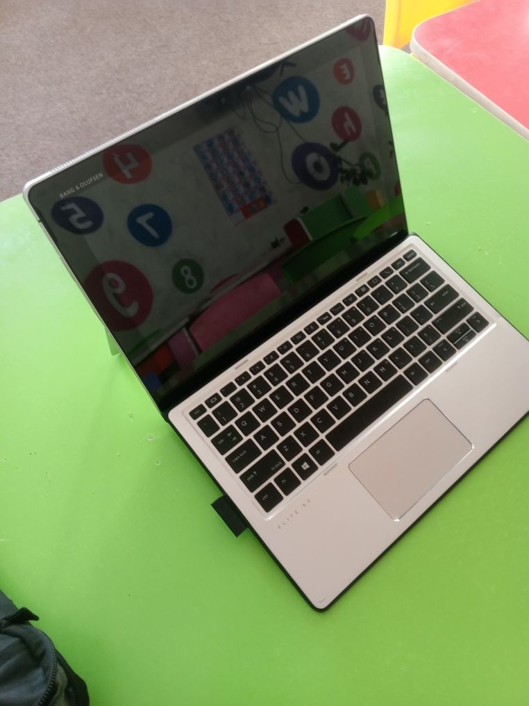 Planshet+notebook sotiladi