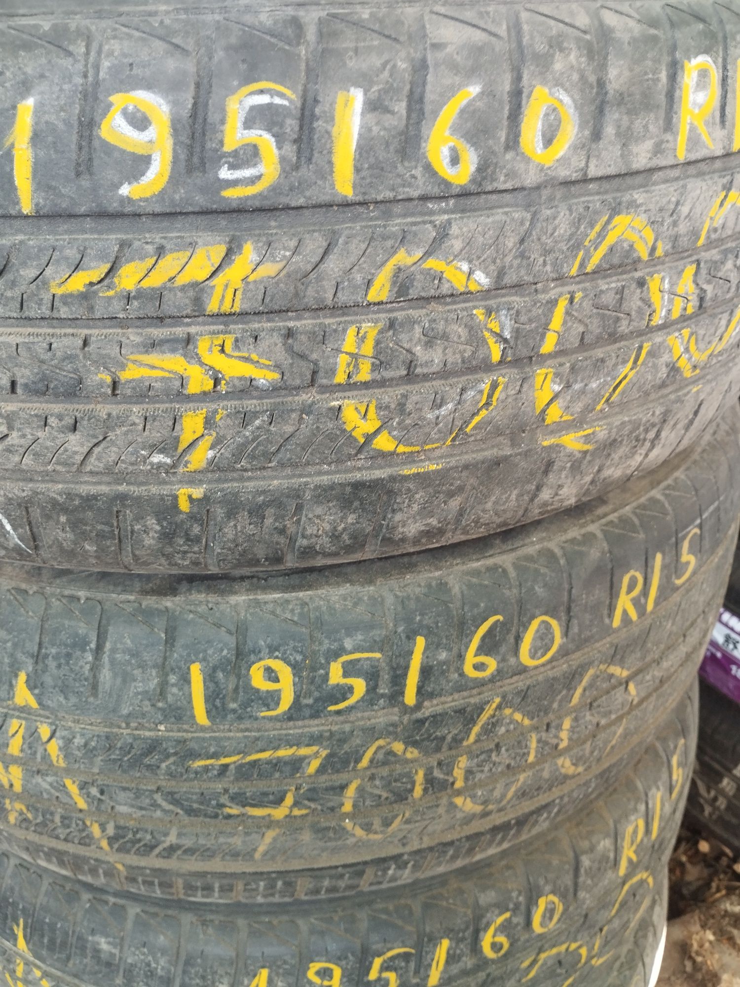 195/60 R15 летний комплект резины шины