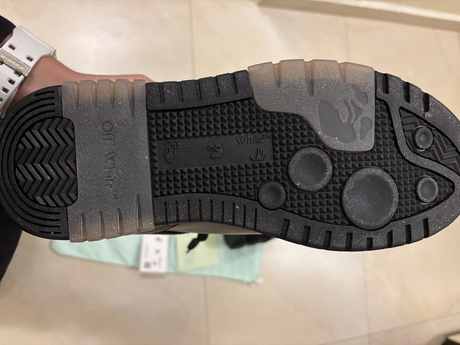 Off white „ For Walking “