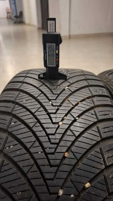 2бр.всесезонни гуми Kumho 235 50 18