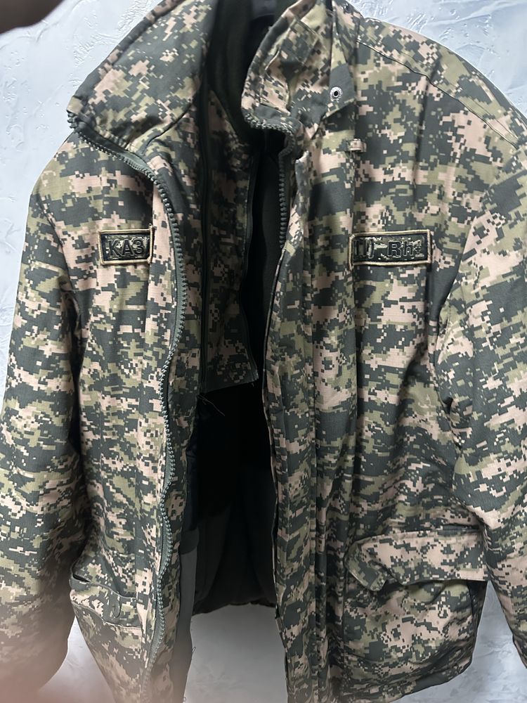 продаю военный бушлат и шапку