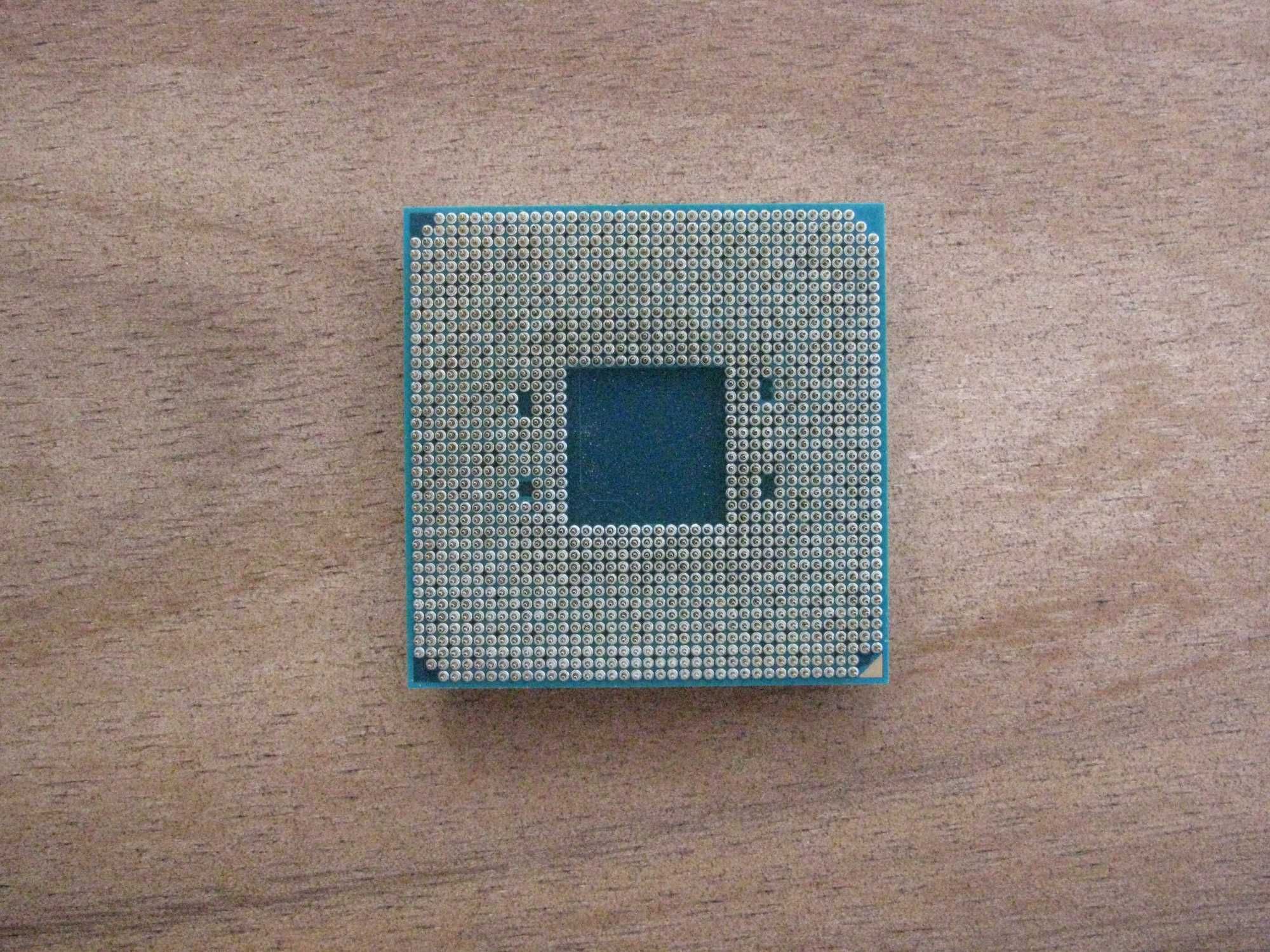 Продавам AMD Ryzen 7 2700X