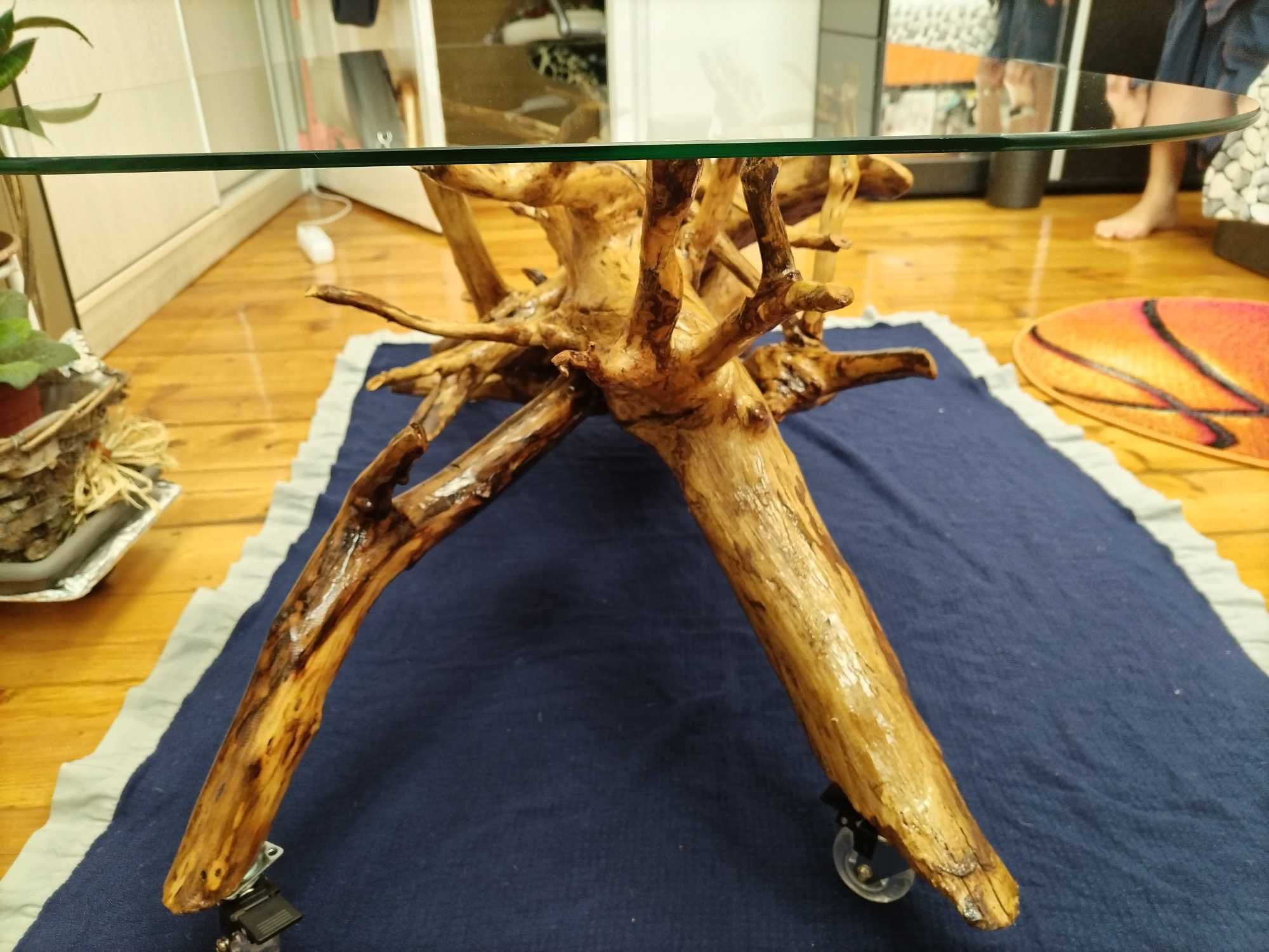 Уникални  маси, ръчно изработени.
