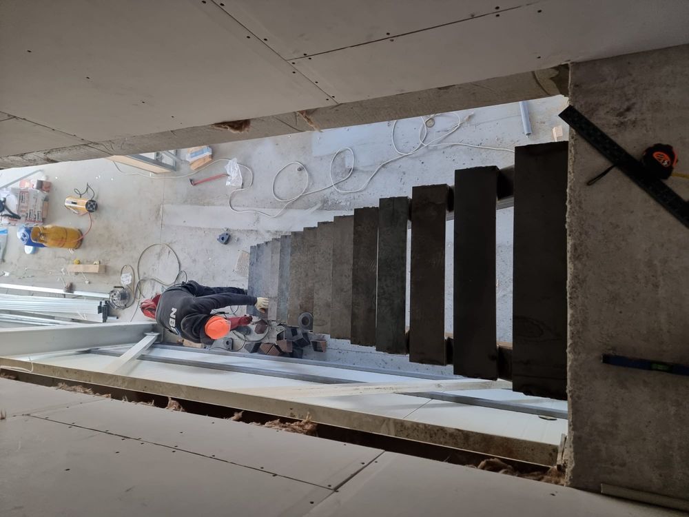 Fabricam si montam structuri metalice - hale, poduri, pergole