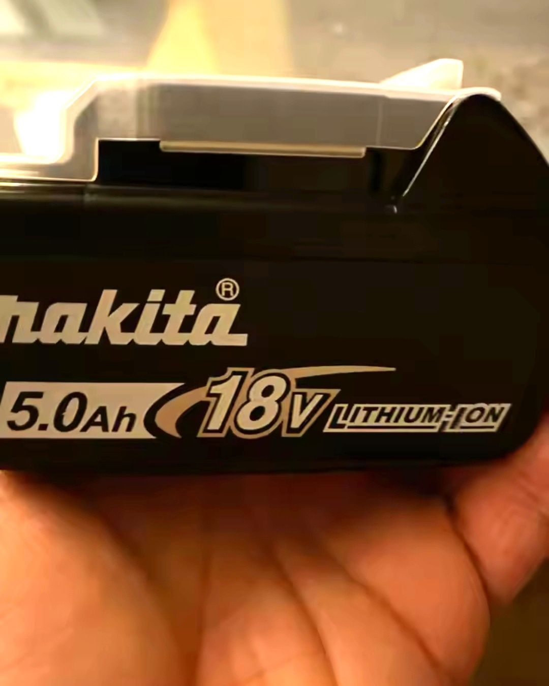 Baterii  LI Ion HOBBY pentru scule MAKITA ,18 V. de 5 și de 6  amperi
