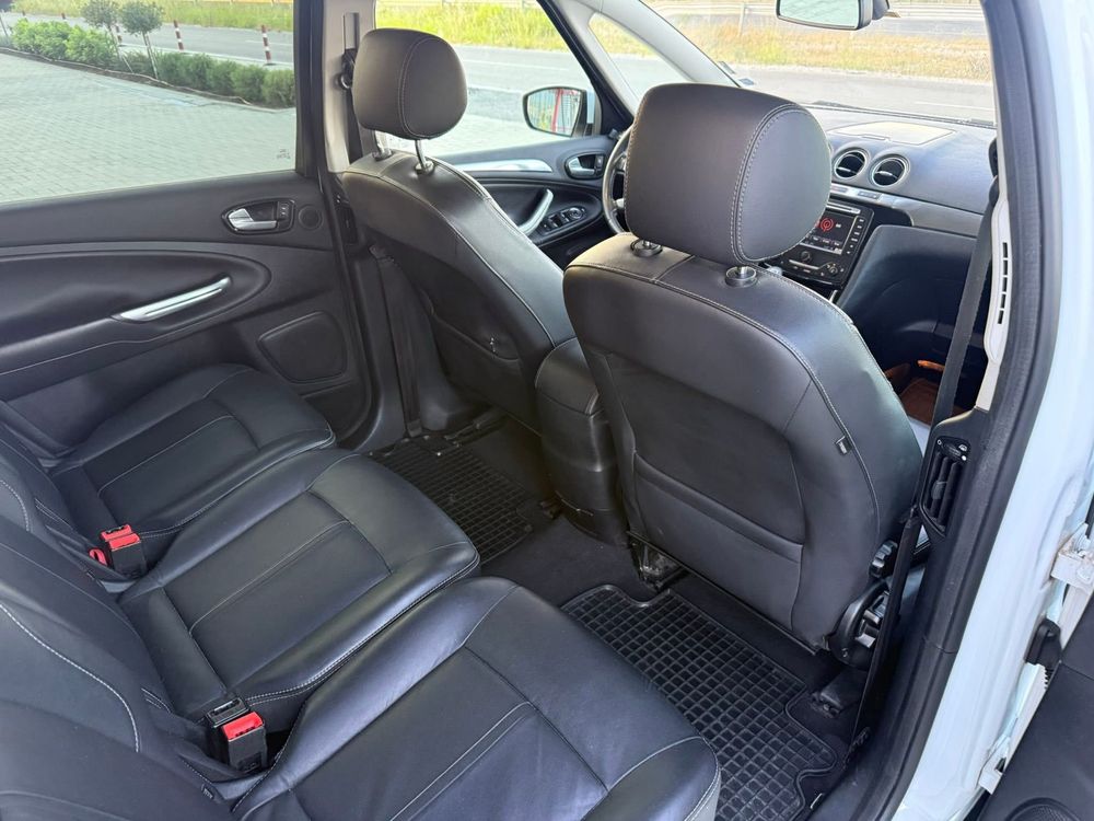 Ford S-max 2011 година