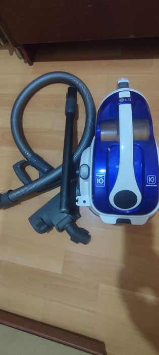 Пылесос LG в хорошем состоянии.