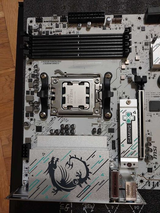 AMD Ryzen 5 7600 + MSI B840M Gaming Plus WI-FI 6E