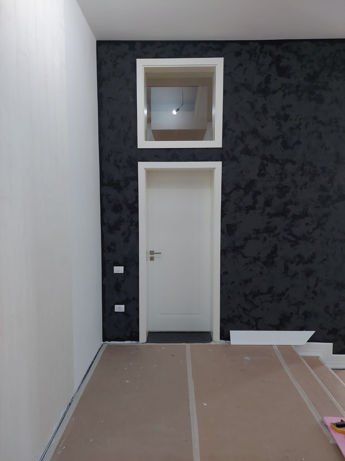 Montaj uși interior–uși culisante, filomuro, sticlă, compartimentari