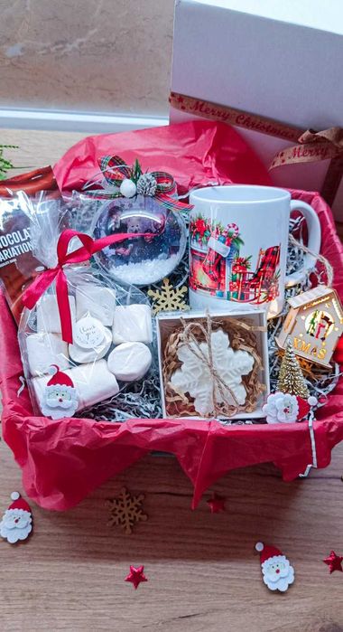 Персонализирани чаши, коледни чувалчета, коледни кутии