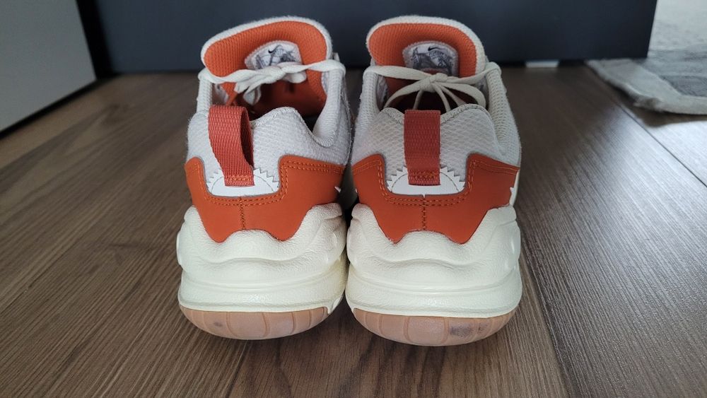 Adidasi/sneakers Nike Tech Hera 36