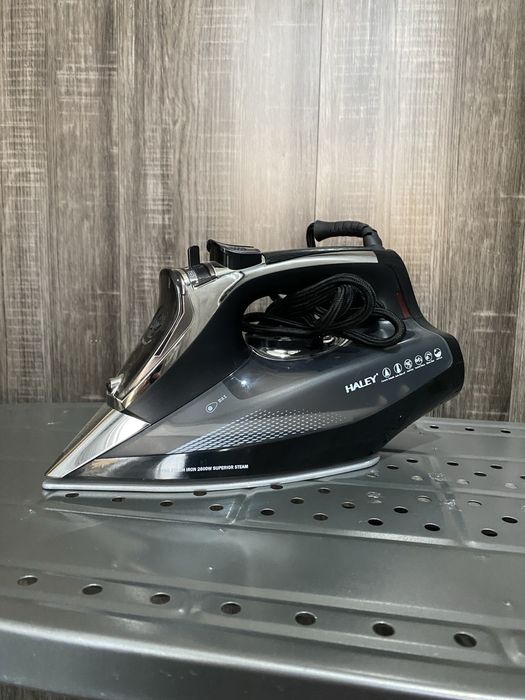 Утюг Haley. Классический с режимом опрыскивания
