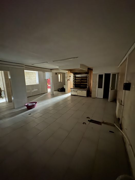 De inchiriat Spatiu  Comercial + Apartament