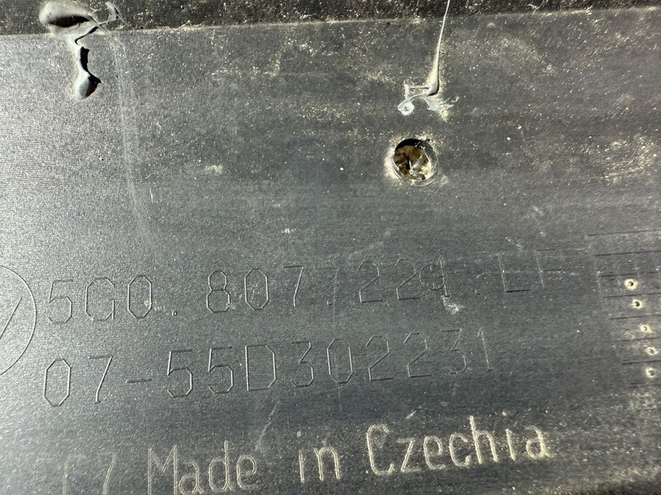 Bara fata VW Golf 7 VII, facelift, R-Line, 2017, 2018, 2019, 2020, cod origine OE 5G0807221LR, cu gauri pentru spalatori faruri si senzori de parcare (6).