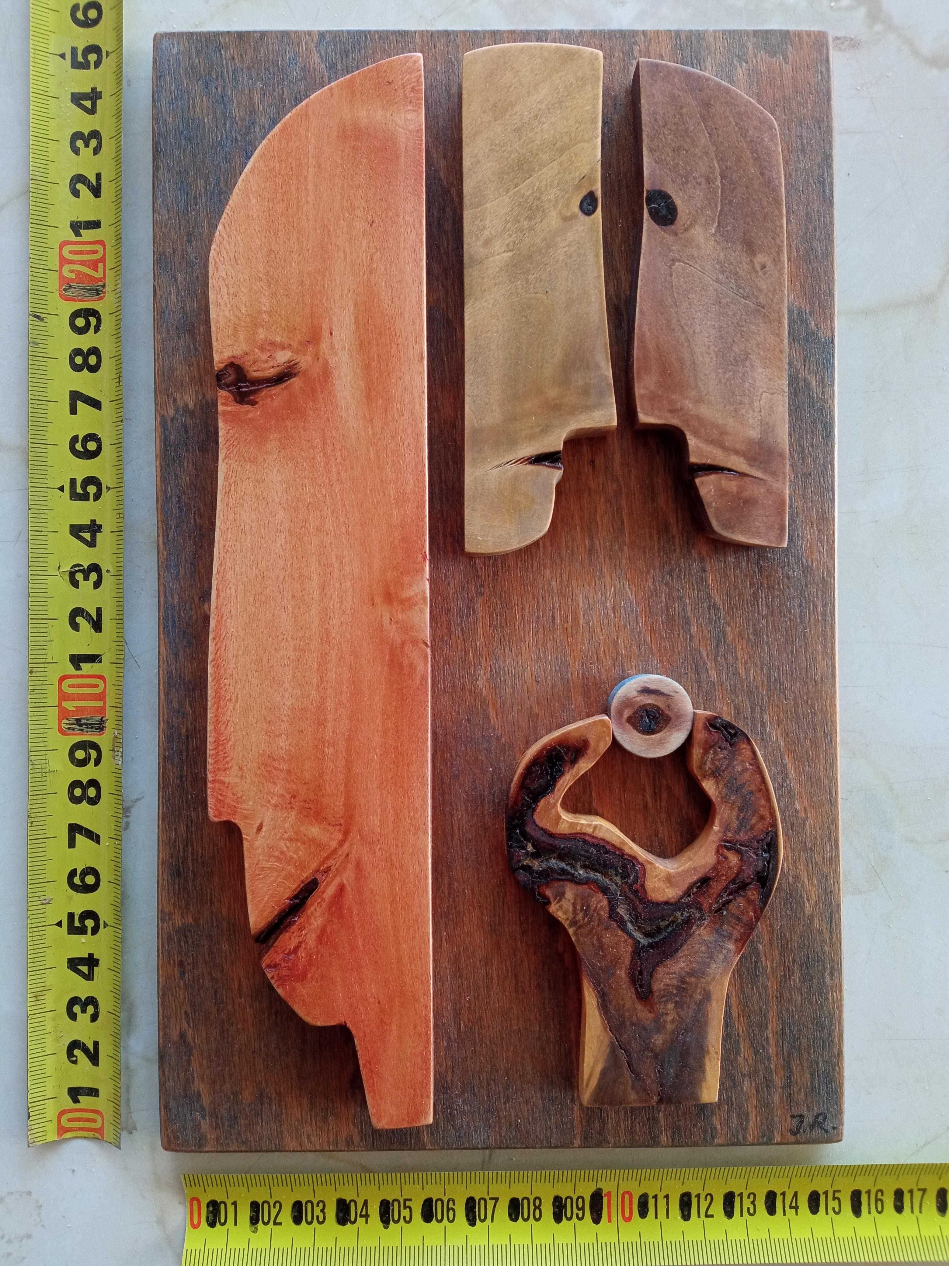 Tablouri din lemn cu noduri