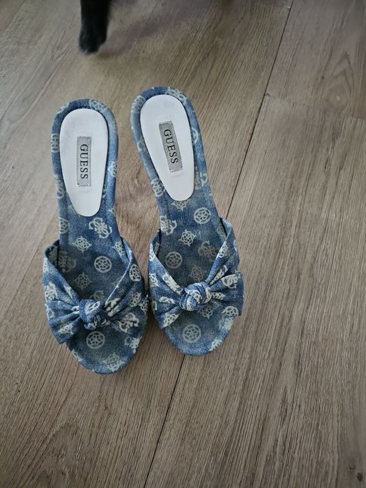 Сандали    Guess