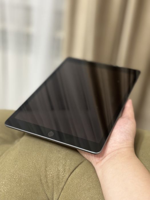 Продам айпад 10.2