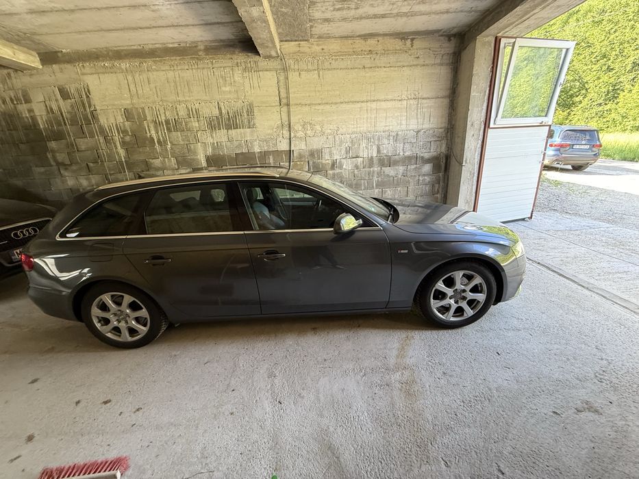 Audi A4 b8 masina nu necesita investiti. Nerulat in Ro