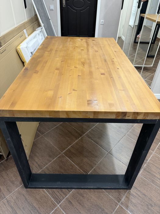 Стол письменный.