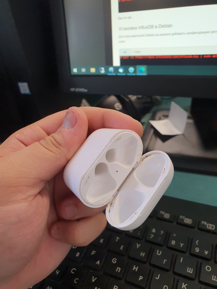 Кейс для эйрподс airpods в идеальном состоянии