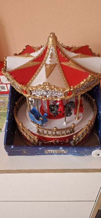 Коледна въртележка