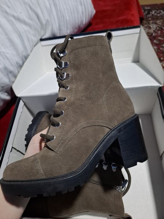 Booturi piele întoarsă