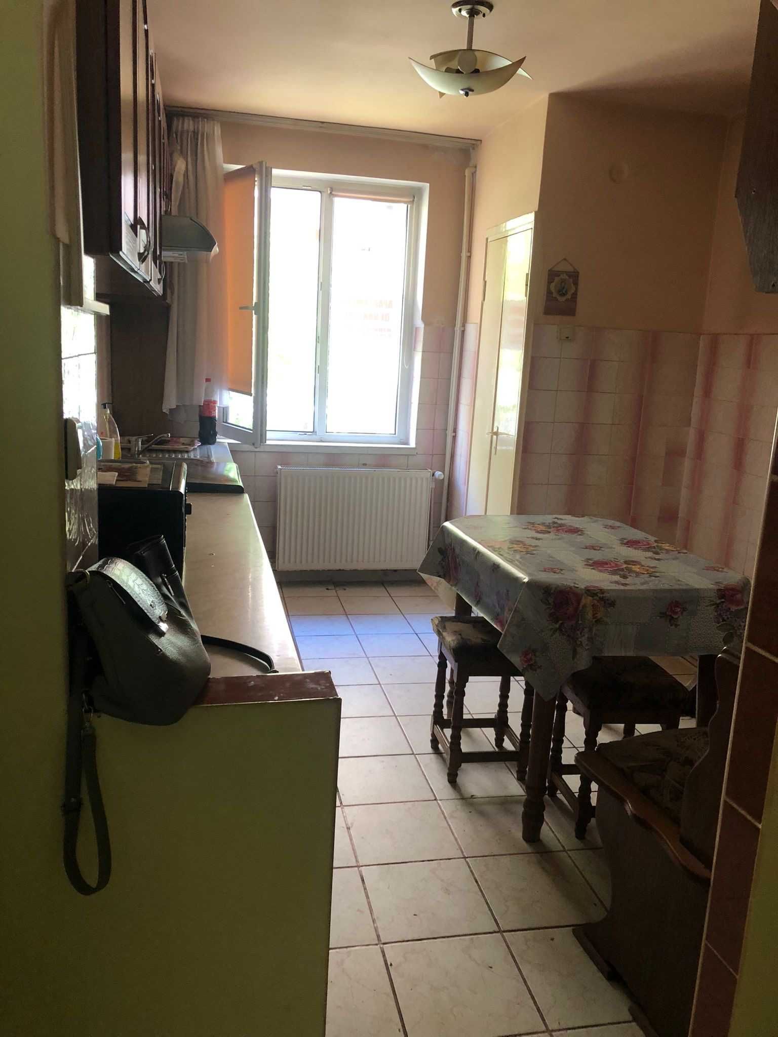 Apartament 3 camere - Brad, HD