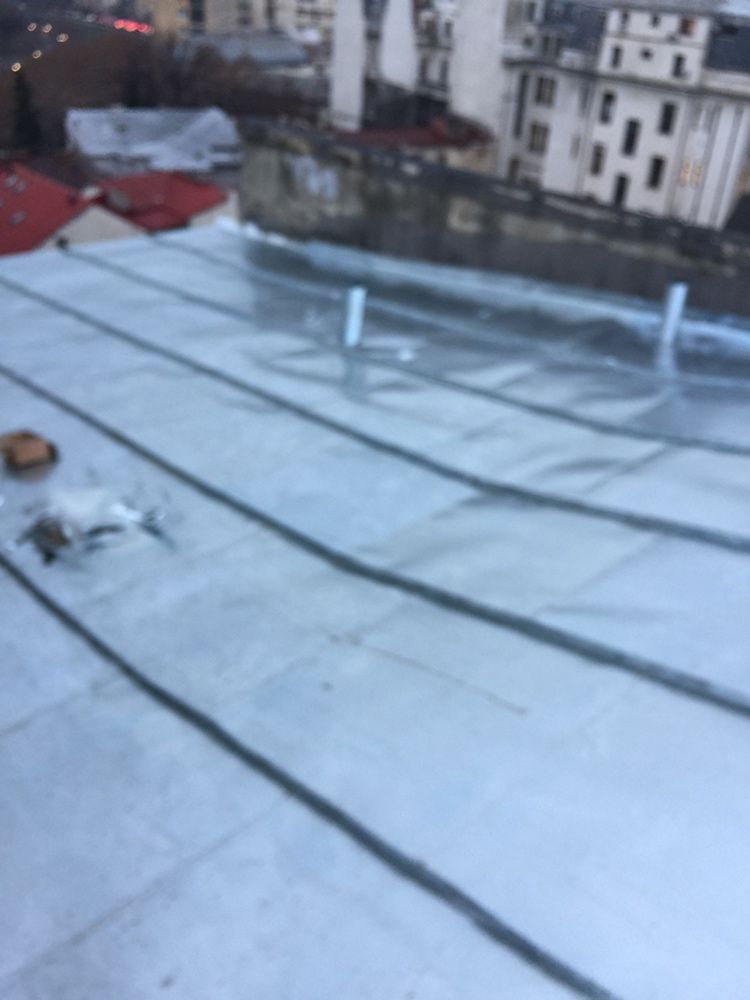 Izolație  mansardă reparatii acoperisuri  reparații ferestre mansardă