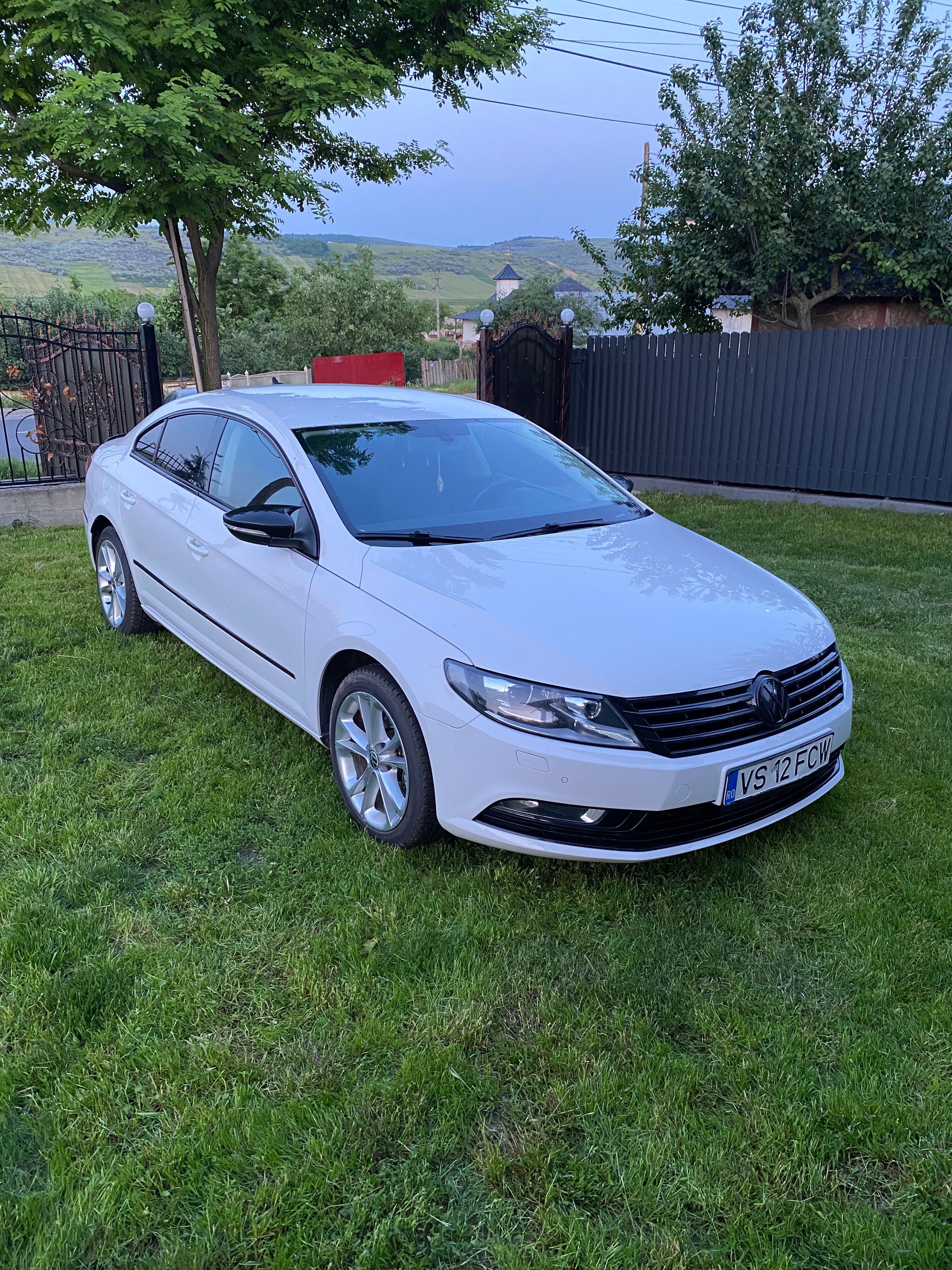Vând Volkswagen Passat CC